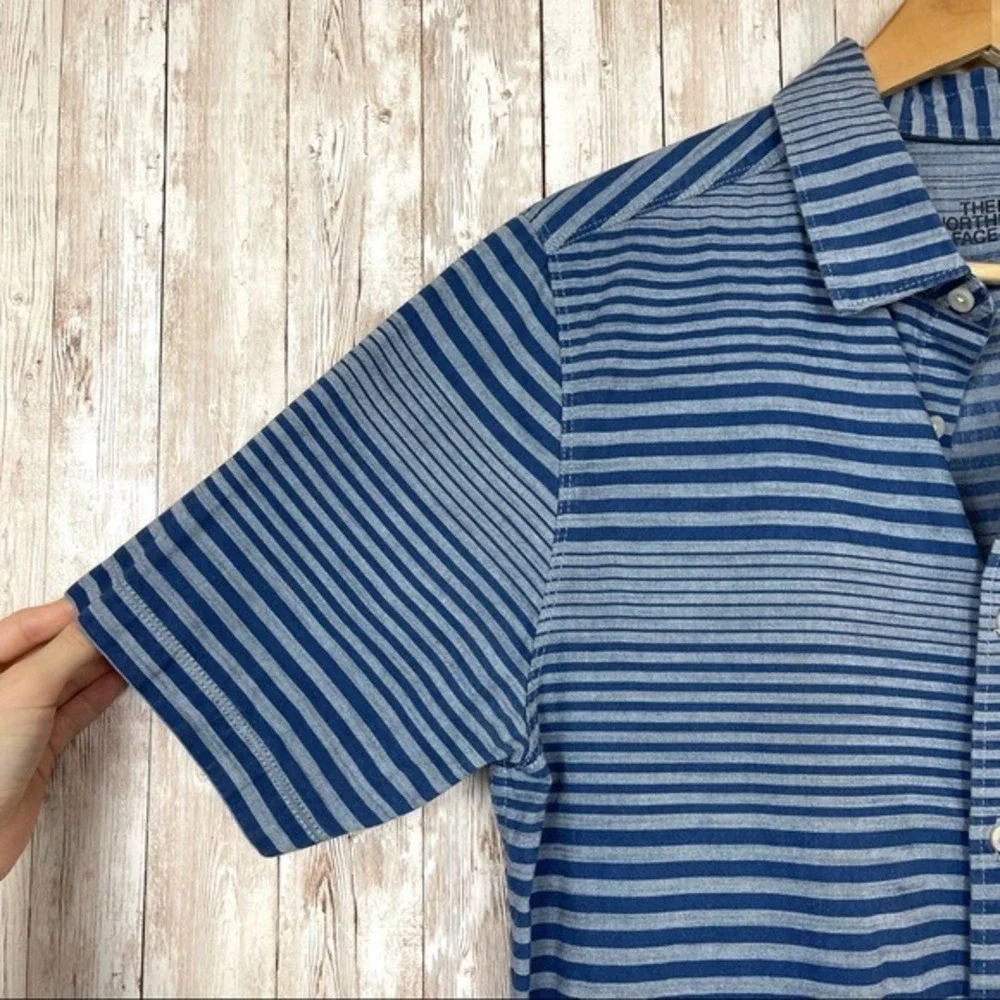 The North‎ Face Short Sleeve Striped Button Front Top Size Medium Men